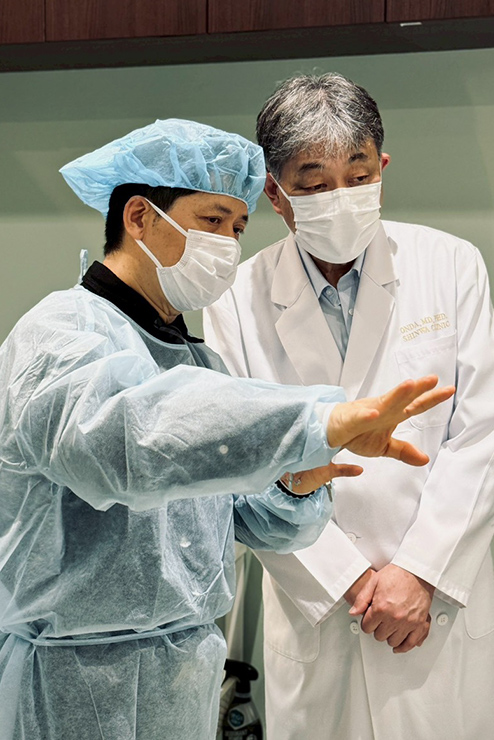 台湾の医師・看護師の医療チームのオペ見学の様子