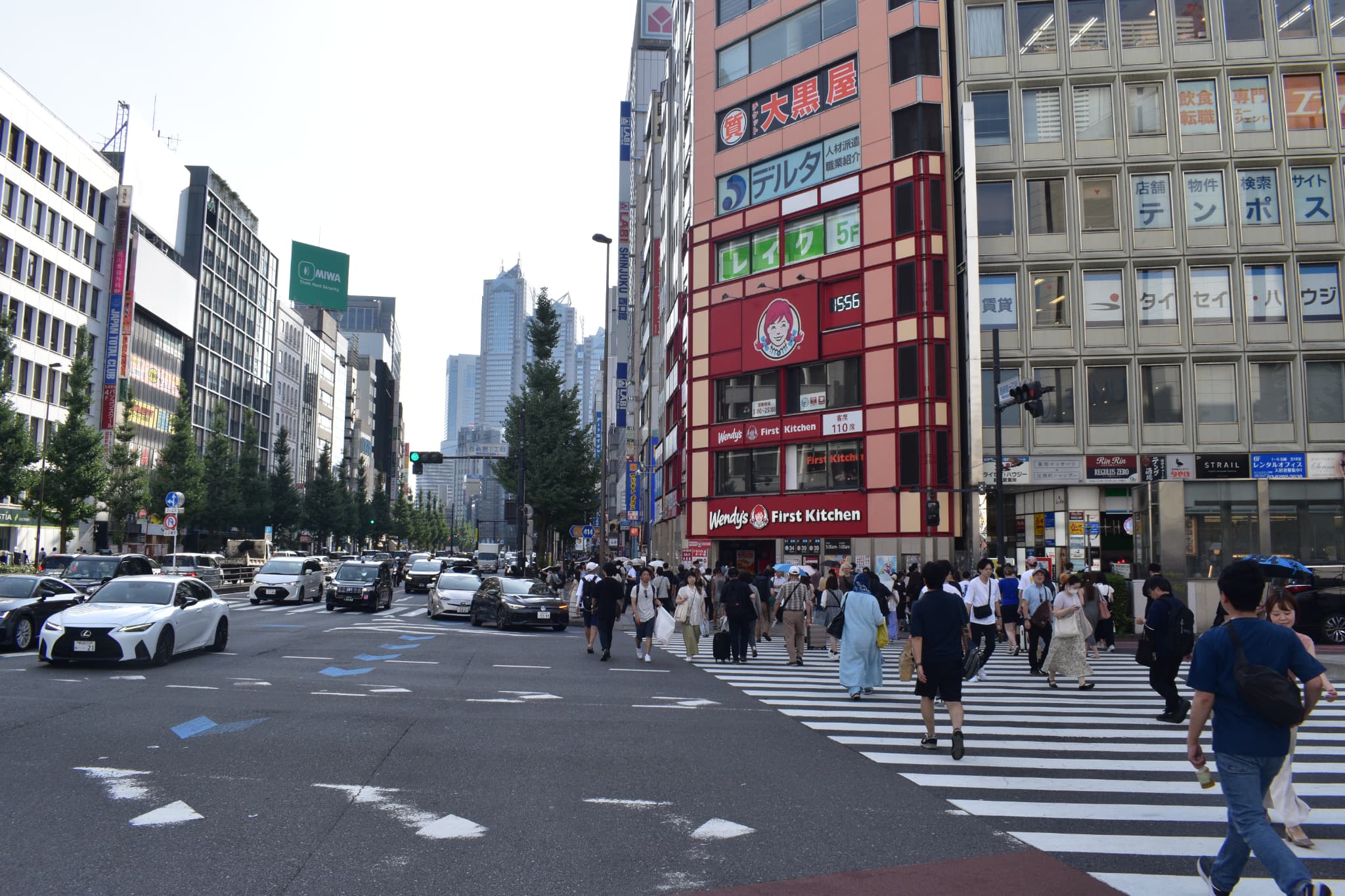 JR新宿駅東口からの道順2