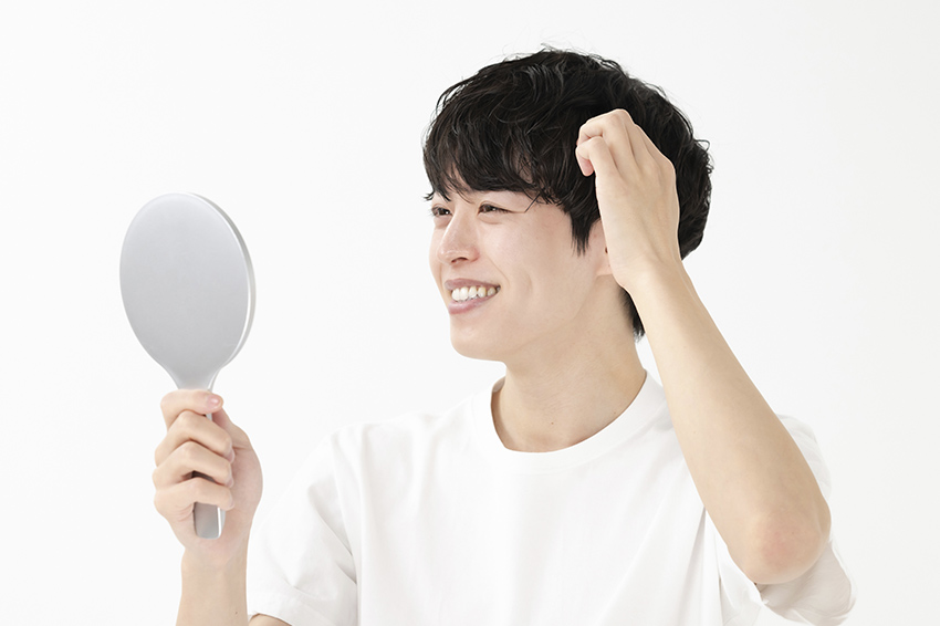 男性の前髪の薄毛を治療する3つの方法