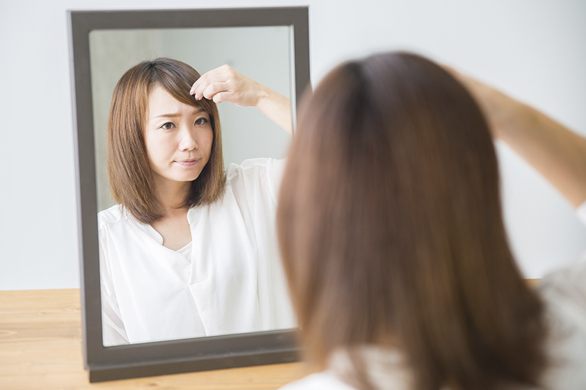 女性の前髪が薄くなる原因とは