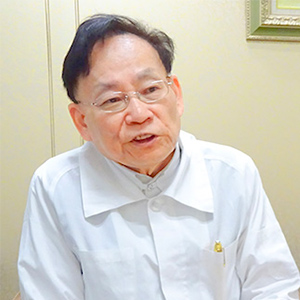 新宿皮フ科 院長 榎並 寿男 先生